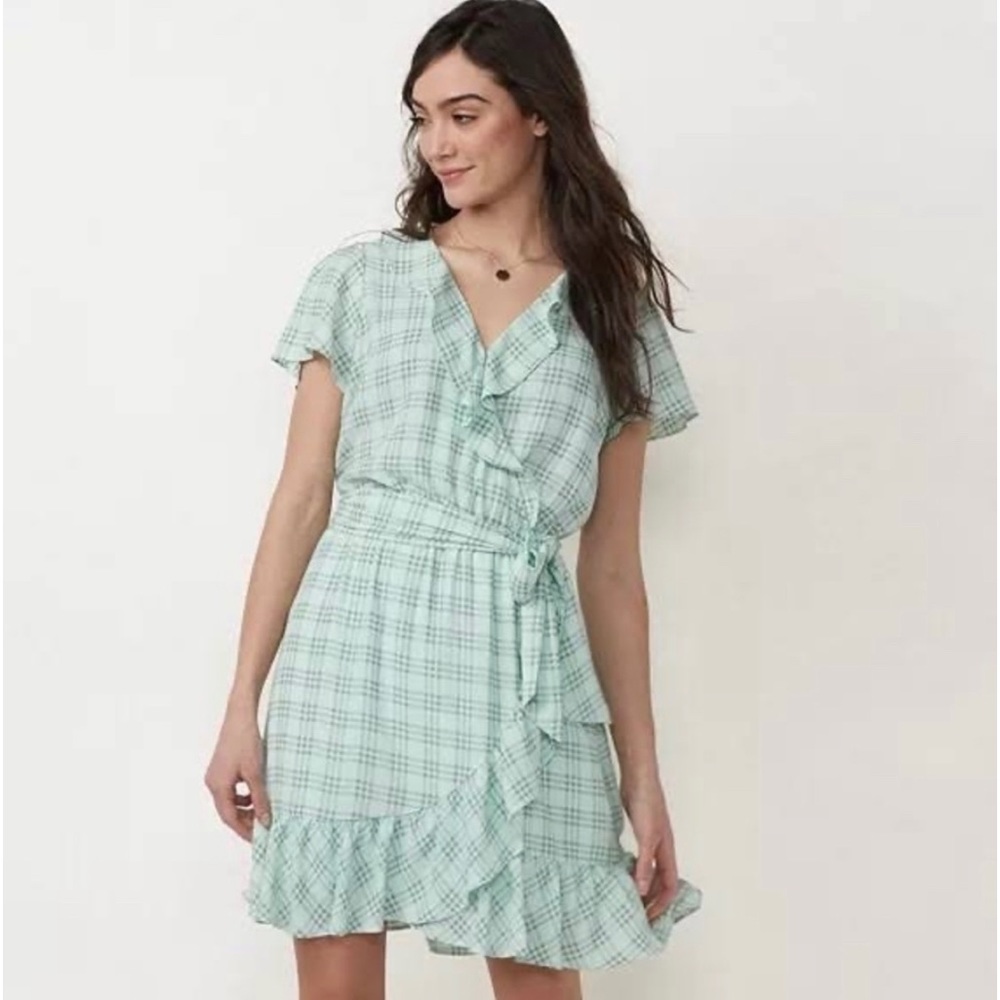 EUC Lauren Conrad mint plaid dress. Ruffled hem and neckline. Size Medium